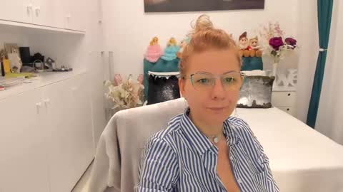 Snapshot of prettyblackeyes chatting on 01-24-25, 07:41 wilma online show from 01-24-25, 07:41