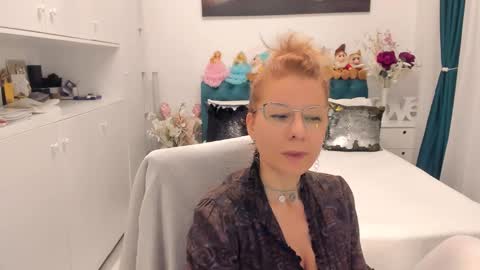 Snapshot of prettyblackeyes chatting on 01-25-25, 06:45 wilma online show from 01-25-25, 06:45
