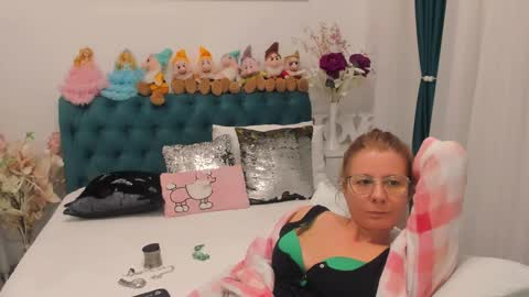 Snapshot of prettyblackeyes chatting on 01-27-25, 10:38 wilma online show from 01-27-25, 10:38