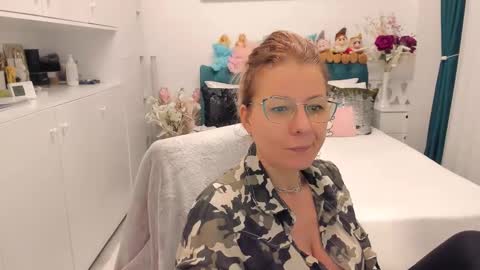 Snapshot of prettyblackeyes chatting on 02-18-25, 07:10 wilma online show from 02-18-25, 07:10