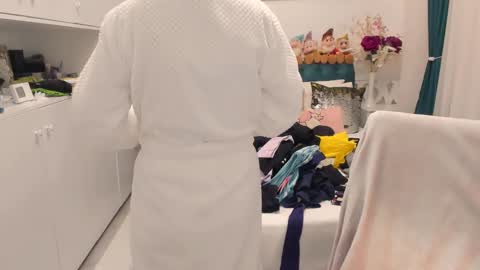 Snapshot of prettyblackeyes chatting on 02-20-25, 07:01 wilma online show from 02-20-25, 07:01