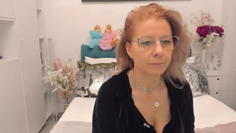 Snapshot of prettyblackeyes chatting on 02-28-25, 06:43 wilma online show from 02-28-25, 06:43