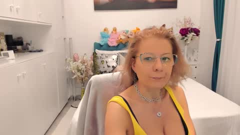 Snapshot of prettyblackeyes chatting on 03-05-25, 07:05 wilma online show from 03-05-25, 07:05