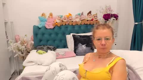 Snapshot of prettyblackeyes chatting on 03-07-25, 07:08 wilma online show from 03-07-25, 07:08