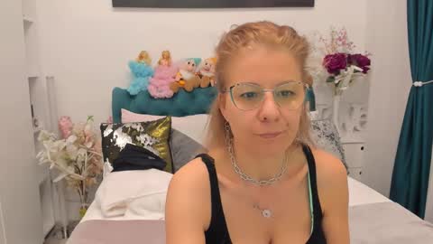Snapshot of prettyblackeyes chatting on 03-12-25, 06:51 wilma online show from 03-12-25, 06:51