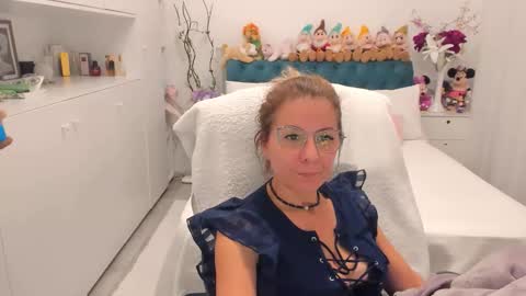 Snapshot of prettyblackeyes chatting on 09-30-25, 08:03 wilma online show from 09-30-25, 08:03