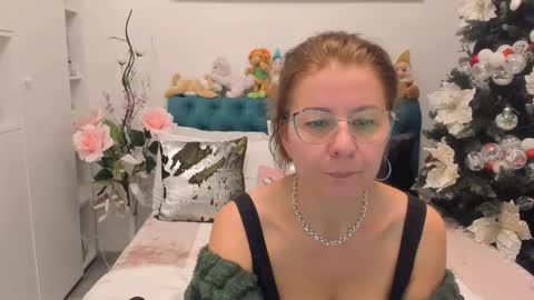 Snapshot of prettyblackeyes chatting on 11-27-25, 07:21 wilma online show from 11-27-25, 07:21