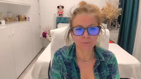 Snapshot of prettyblackeyes chatting on 04-18-26, 07:58 wilma online show from 04-18-26, 07:58