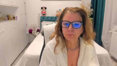 Snapshot of prettyblackeyes chatting on 04-20-26, 04:59 wilma online show from 04-20-26, 04:59