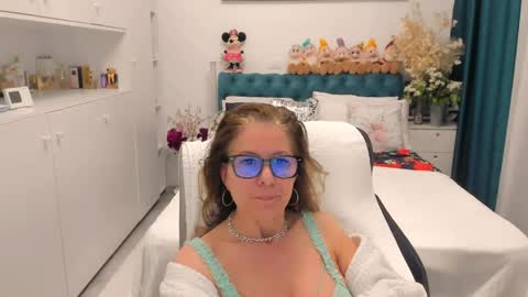 Snapshot of prettyblackeyes chatting on 04-22-26, 05:54 wilma online show from 04-22-26, 05:54