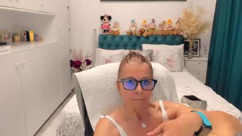 Snapshot of prettyblackeyes chatting on 06-12-26, 07:18 wilma online show from 06-12-26, 07:18