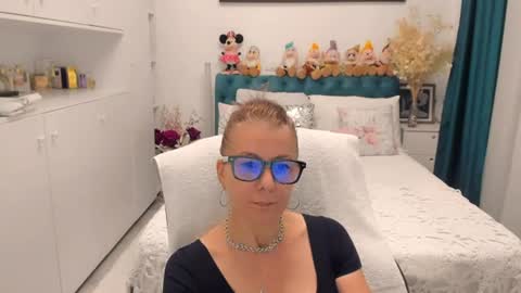 Snapshot of prettyblackeyes chatting on 06-13-26, 06:00 wilma online show from 06-13-26, 06:00