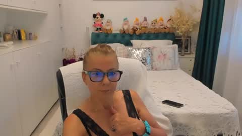 Snapshot of prettyblackeyes chatting on 07-03-26, 06:42 wilma online show from 07-03-26, 06:42