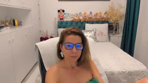 Snapshot of prettyblackeyes chatting on 07-12-26, 05:31 wilma online show from 07-12-26, 05:31