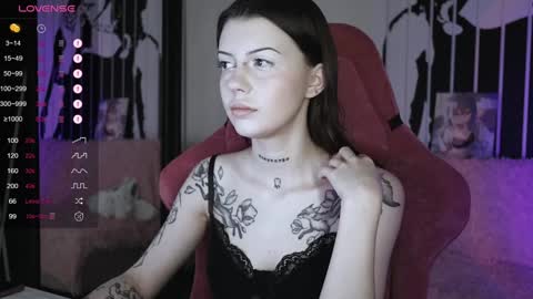 Snapshot of prettybones chatting on 01-16-25, 08:22 Violet online show from 01-16-25, 08:22