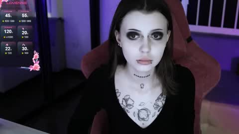 Snapshot of prettybones chatting on 10-24-25, 11:12 Violet online show from 10-24-25, 11:12