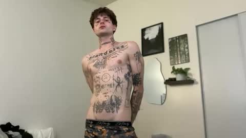 Snapshot of prettyboyszn chatting on 05-12-26, 04:20 pretty boy online show from 05-12-26, 04:20