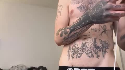 Snapshot of prettyboyszn chatting on 05-29-26, 05:05 pretty boy online show from 05-29-26, 05:05