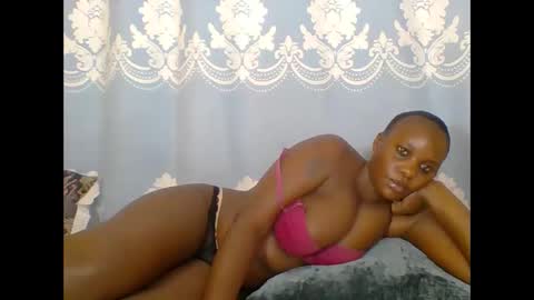 Snapshot of prettydarkskin002 chatting on 05-16-26, 10:47 SHANIA online show from 05-16-26, 10:47