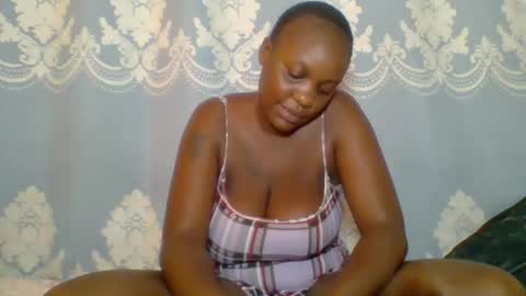 Snapshot of prettydarkskin002 chatting on 05-28-26, 09:39 SHANIA online show from 05-28-26, 09:39