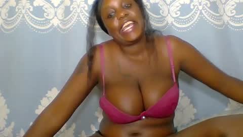 Snapshot of prettydarkskin002 chatting on 06-24-26, 09:47 SHANIA online show from 06-24-26, 09:47