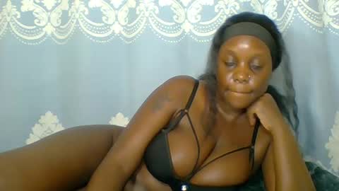 Snapshot of prettydarkskin002 chatting on 06-25-26, 11:09 SHANIA online show from 06-25-26, 11:09
