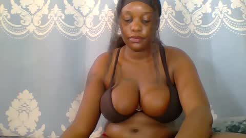 Snapshot of prettydarkskin002 chatting on 06-28-26, 09:26 SHANIA online show from 06-28-26, 09:26