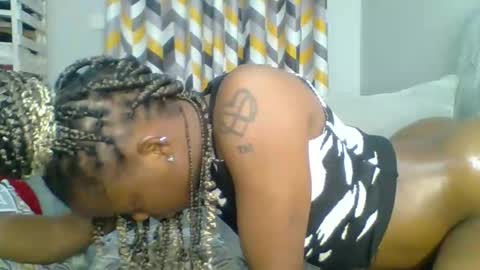 Snapshot of prettyela chatting on 10-31-25, 10:44 PrettyEla online show from 10-31-25, 10:44