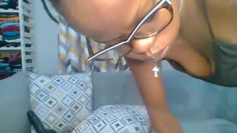 Snapshot of prettyela chatting on 02-16-26, 01:02 PrettyEla online show from 02-16-26, 01:02