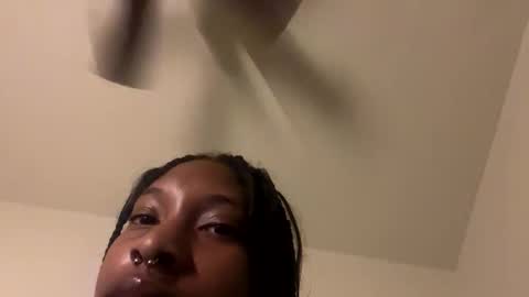 Snapshot of prettyfacefemale chatting on 10-13-25, 01:05 prettyfacefemale online show from 10-13-25, 01:05