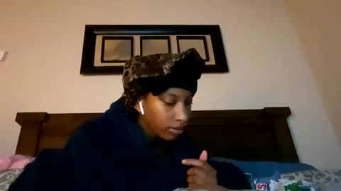 Snapshot of prettyfacefemale chatting on 10-14-25, 07:42 prettyfacefemale online show from 10-14-25, 07:42