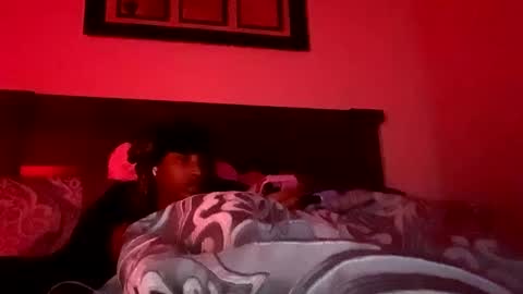 Snapshot of prettyfacefemale chatting on 10-15-25, 08:58 prettyfacefemale online show from 10-15-25, 08:58