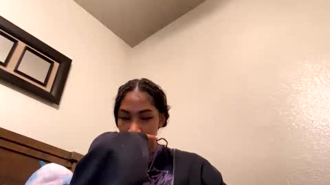 Snapshot of prettyfacefemale chatting on 10-15-25, 10:54 prettyfacefemale online show from 10-15-25, 10:54