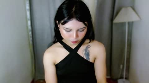 Snapshot of prettyjulian chatting on 10-20-25, 05:08 SEXY JULIA online show from 10-20-25, 05:08