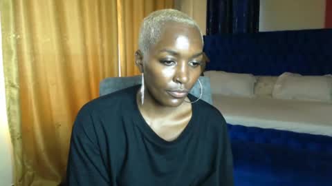 Snapshot of prettyquee chatting on 12-24-24, 07:39 sasha online show from 12-24-24, 07:39