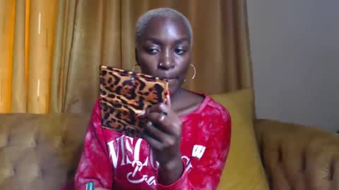 Snapshot of prettyquee chatting on 01-05-25, 08:32 sasha online show from 01-05-25, 08:32