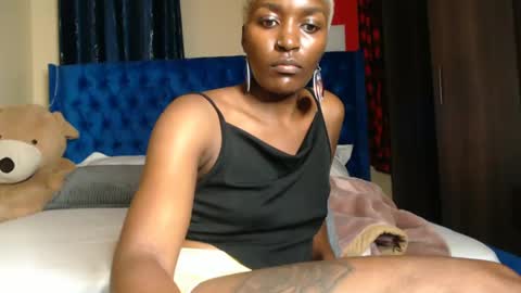 Snapshot of prettyquee chatting on 01-12-25, 12:49 sasha online show from 01-12-25, 12:49