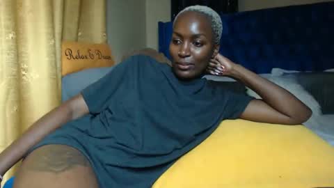 Snapshot of prettyquee chatting on 03-05-25, 08:21 sasha online show from 03-05-25, 08:21