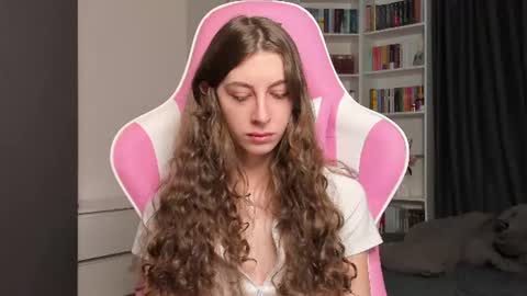 Snapshot of prettysomething chatting on 07-06-26, 05:37 Sophie next stream will be at Monday i will wait you guys online show from 07-06-26, 05:37