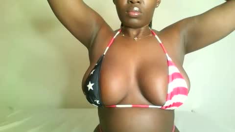 Snapshot of prettyvishy chatting on 10-13-25, 02:44 prettyvishy online show from 10-13-25, 02:44