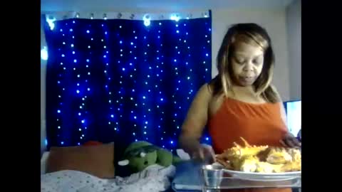 Snapshot of prettyworld24 chatting on 02-14-25, 10:17 prettyworld24 online show from 02-14-25, 10:17