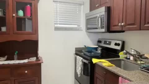 prettyyykittyyy22 online show from 09-30-25, 06:02