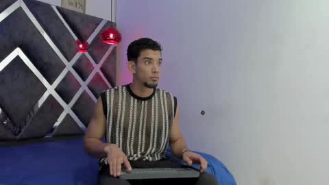 Snapshot of prince_arthur77 chatting on 01-26-25, 12:33 prince_arthur77 online show from 01-26-25, 12:33