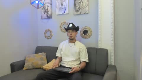 Snapshot of prince_arthur77 chatting on 02-02-25, 12:46 prince_arthur77 online show from 02-02-25, 12:46