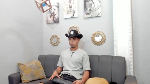 Snapshot of prince_arthur77 chatting on 02-06-25, 01:10 prince_arthur77 online show from 02-06-25, 01:10