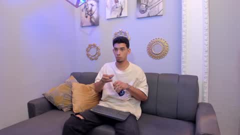 Snapshot of prince_arthur77 chatting on 02-07-25, 01:11 prince_arthur77 online show from 02-07-25, 01:11