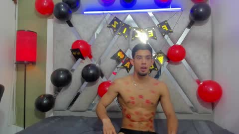 Snapshot of prince_arthur77 chatting on 02-14-25, 03:47 prince_arthur77 online show from 02-14-25, 03:47