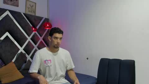 Snapshot of prince_arthur77 chatting on 02-25-25, 01:06 prince_arthur77 online show from 02-25-25, 01:06