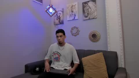 Snapshot of prince_arthur77 chatting on 02-27-25, 12:45 prince_arthur77 online show from 02-27-25, 12:45