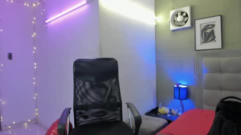 Snapshot of prince_arthur77 chatting on 02-28-25, 12:31 prince_arthur77 online show from 02-28-25, 12:31